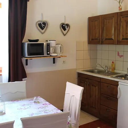 Apartment Kastel